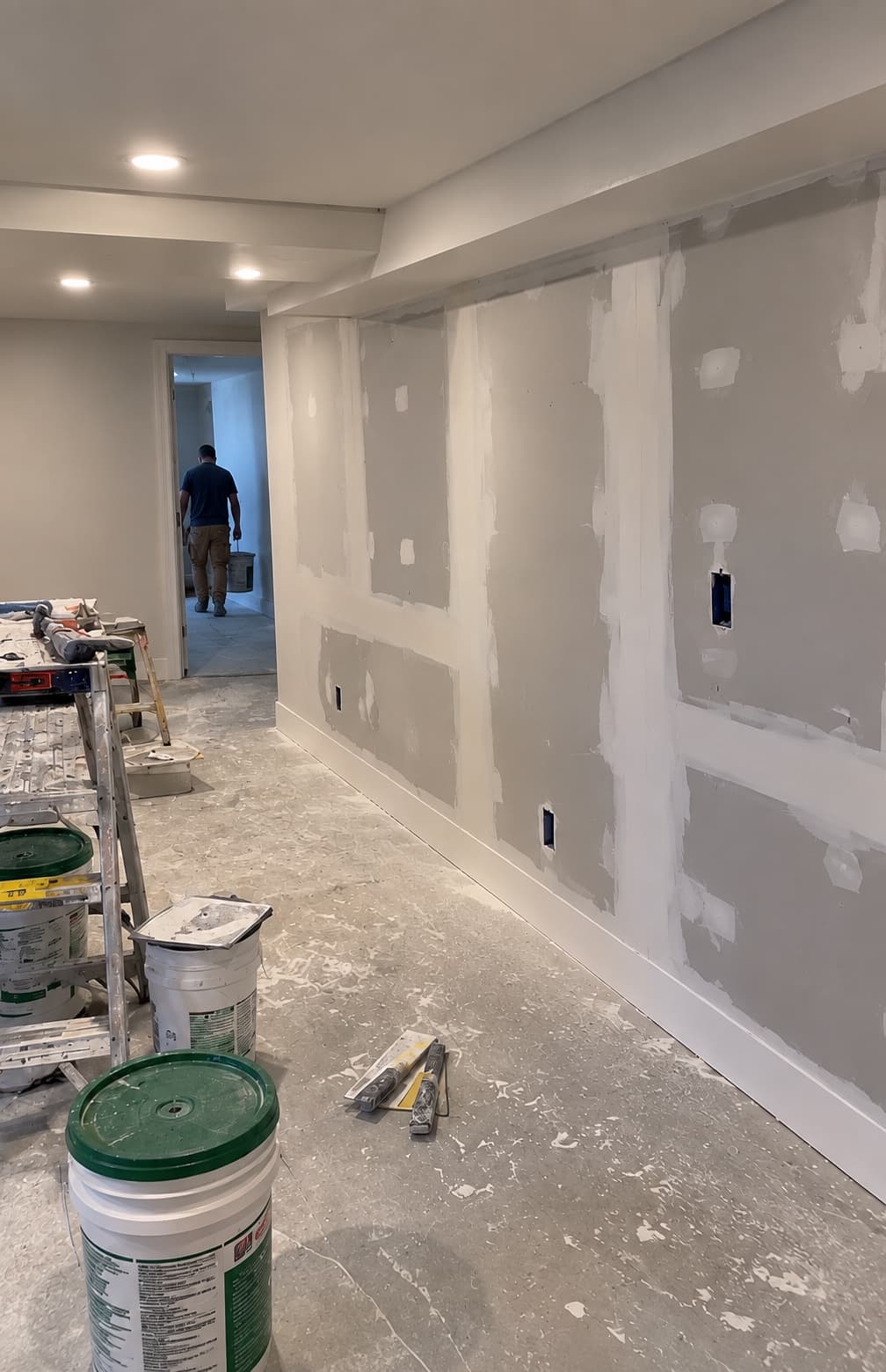 Handy man Drywall installer or repairer — photo 2
